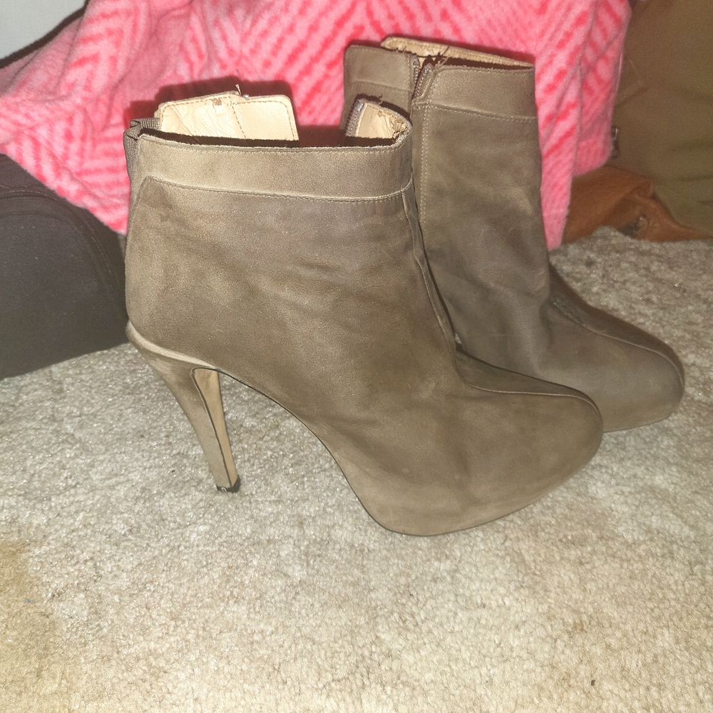 Size 9 high heel boots